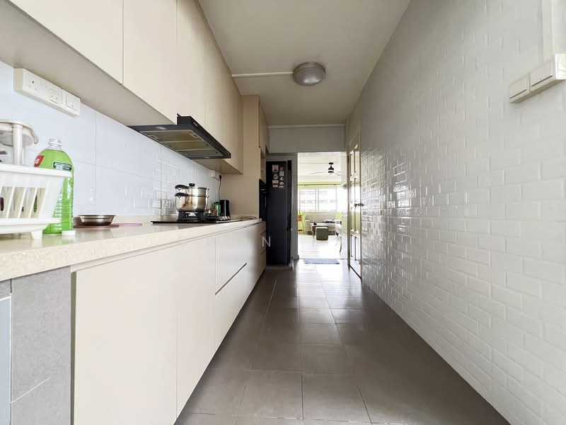 408 Choa Chu Kang Avenue 3 HDB Flat For Sale at S$ 650,000 | PropertyGuru Singapore - Kitchen