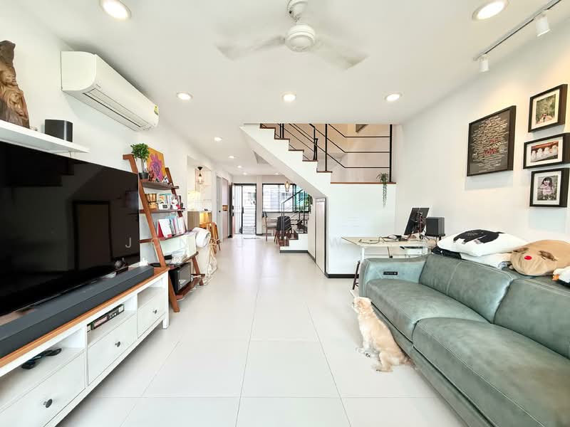 539 Serangoon North Avenue 4 HDB Flat For Sale at S$ 999,999 | PropertyGuru Singapore - Living Room