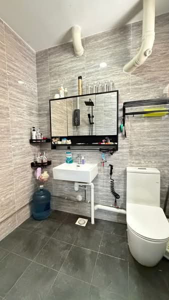 825 Yishun Street 81 HDB Flat For Sale at S$ 530,000 | PropertyGuru Singapore - Bathroom
