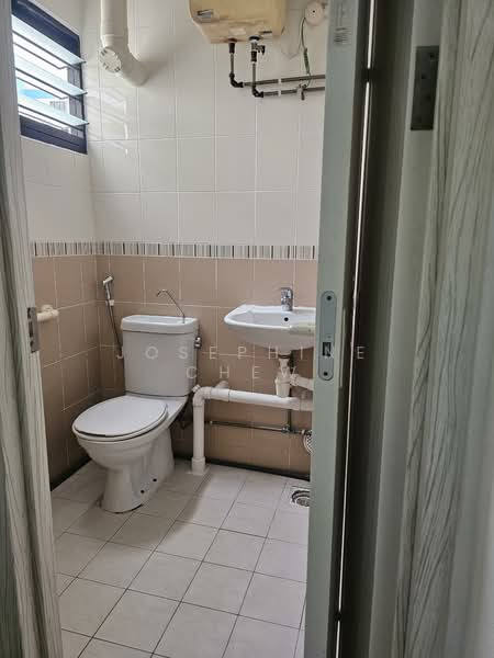 546 Ang Mo Kio Avenue 10, 546 Ang Mo Kio Avenue 10, Room Rental, 130 sqft, HDB Flat For Rent, by Josephine Chew, 500095543 - Bathroom - PropertyGuru.com.sg