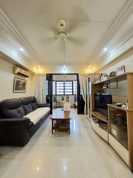 471 Sembawang Drive HDB Flat For Sale at S$ 740,000 | PropertyGuru Singapore - Living Room