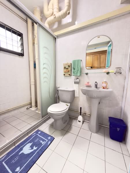 471 Sembawang Drive HDB Flat For Sale at S$ 740,000 | PropertyGuru Singapore - Bathroom