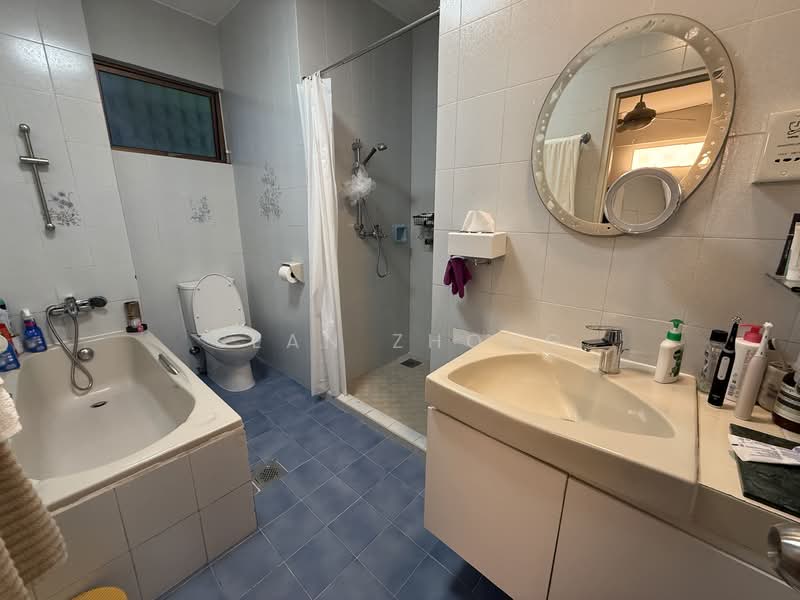 Crowhurst Drive - Huge Land w Garden, Crowhurst Drive, 3 Bedrooms, 2,800 sqft, Semi-Detached House For Rent, by Sean Zhong, 500095581 - Bathroom - PropertyGuru.com.sg