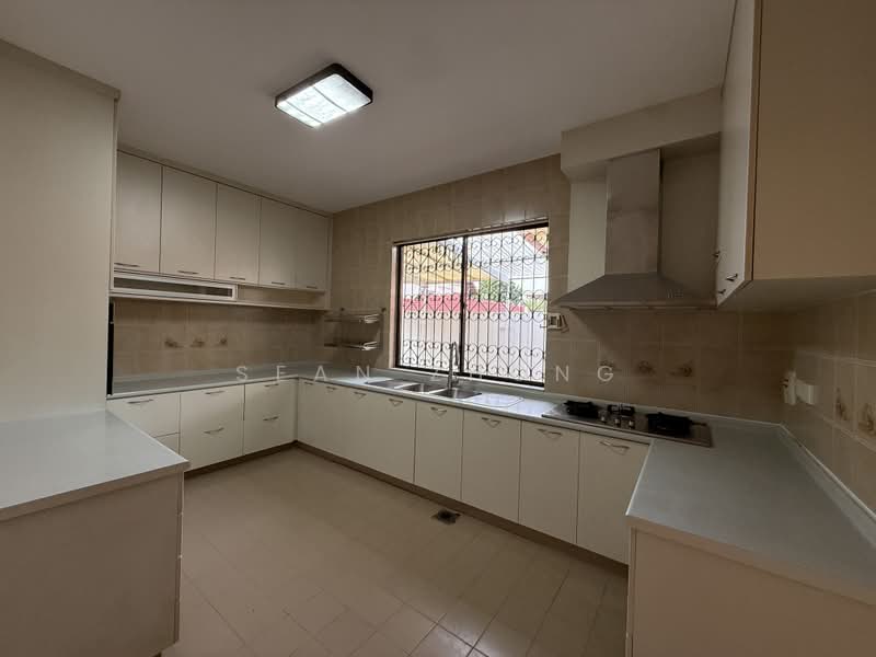 Crowhurst Drive - Huge Land w Garden, Crowhurst Drive, 3 Bedrooms, 2,800 sqft, Semi-Detached House For Rent, by Sean Zhong, 500095581 - Kitchen - PropertyGuru.com.sg
