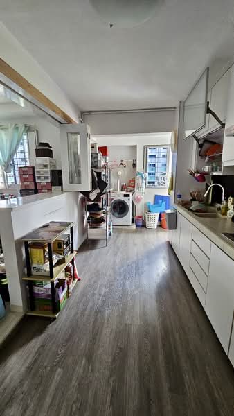 139 Bedok North Avenue 3 HDB Flat For Sale at S$ 698,000 | PropertyGuru Singapore - Kitchen