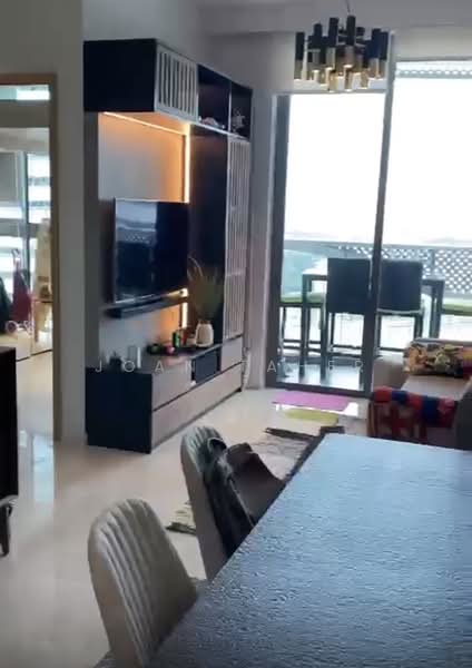 City Gate, 371 Beach Road, 2 Bedrooms, 580 sqft, Apartment For Rent, by Joan Taher, 500095587 - Living Room - PropertyGuru.com.sg