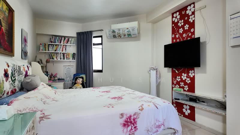 656B Jurong West Street 61 HDB Flat For Sale at S$ 850,000 | PropertyGuru Singapore - Bedroom