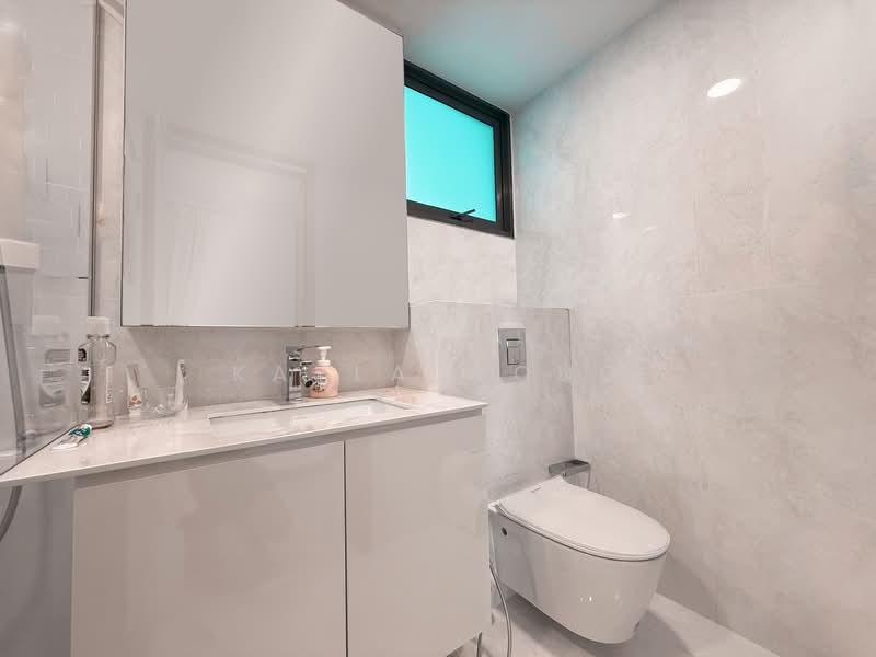 Waterfront Isle Condominium For Sale at S$ 2,650,000 | PropertyGuru Singapore - Bathroom