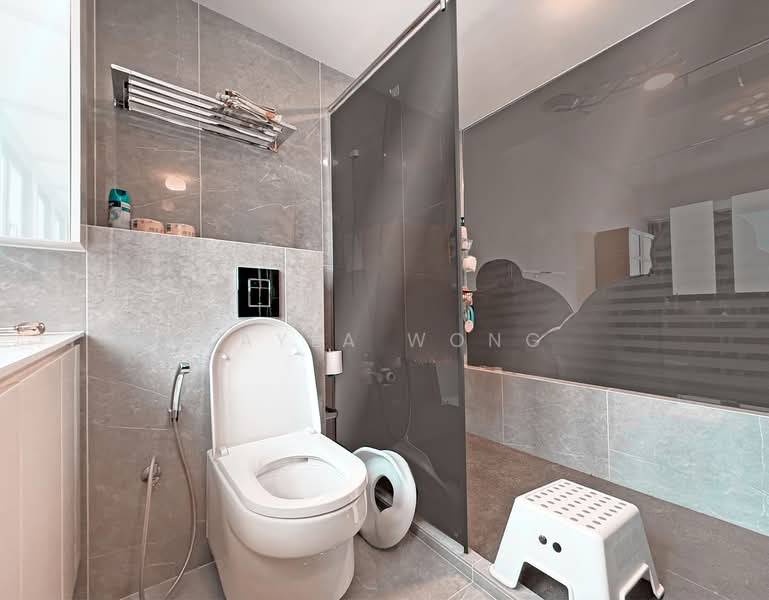 Waterfront Isle Condominium For Sale at S$ 2,650,000 | PropertyGuru Singapore - Bathroom