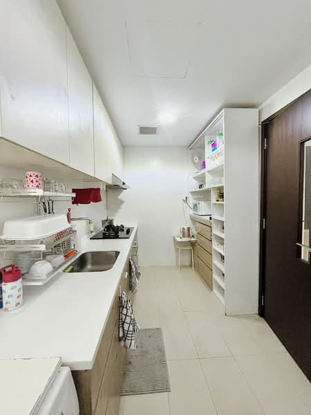 Lake Life Executive Condominium For Sale at S$ 1,750,000 | PropertyGuru Singapore - Kitchen