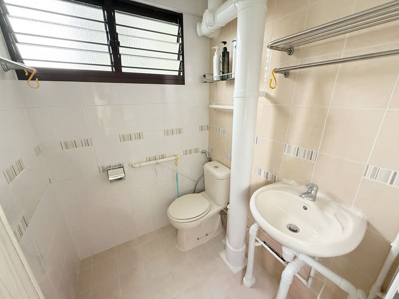 205 Yishun Street 21 HDB Flat For Sale at S$ 480,000 | PropertyGuru Singapore - Bathroom