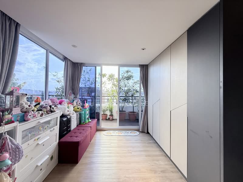 Northoaks Condominium For Sale at S$ 2,200,000 | PropertyGuru Singapore - Balcony