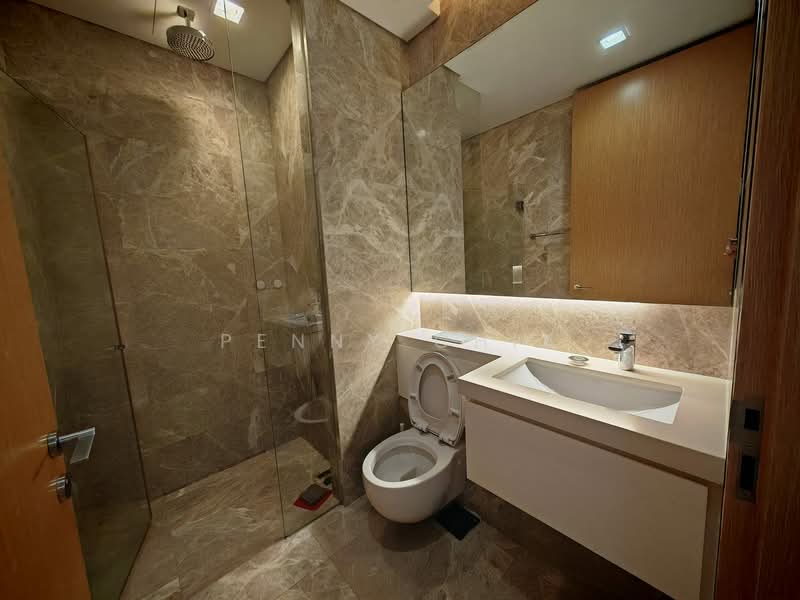 The Laurels @ Cairnhill Road, 38 Cairnhill Road, 2 Bedrooms, 883 sqft, Condominium For Rent, by Penny Chia, 500095639 - Bathroom - PropertyGuru.com.sg