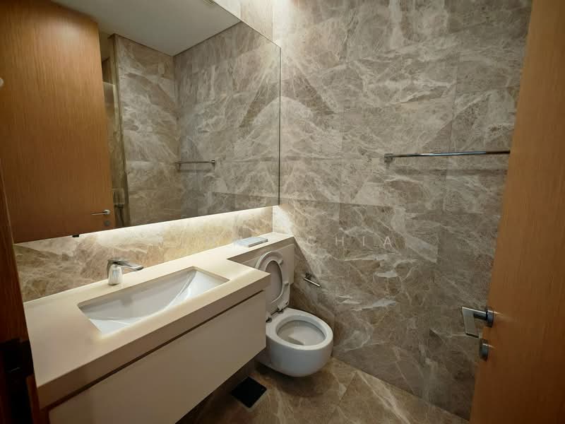 The Laurels @ Cairnhill Road, 38 Cairnhill Road, 2 Bedrooms, 883 sqft, Condominium For Rent, by Penny Chia, 500095639 - Bathroom - PropertyGuru.com.sg