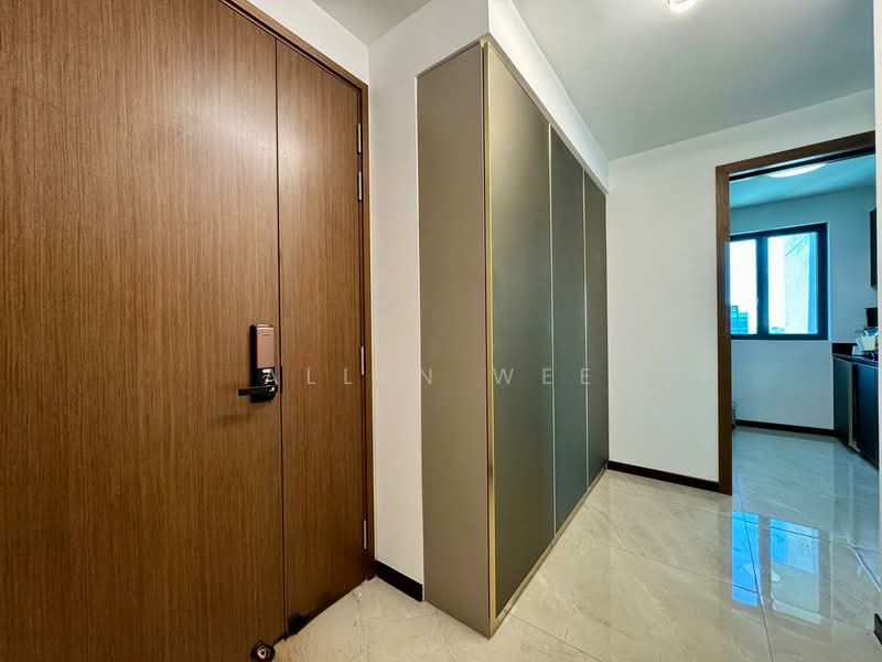 Like brand new High floor 3bedder No extension Low maintenance fee Condominium For Sale at S$ 1,898,000 | PropertyGuru Singapore - Entrance