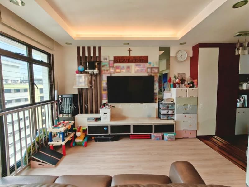 118A Jalan Membina HDB Flat For Sale at S$ 1,038,000 | PropertyGuru Singapore - Living Room