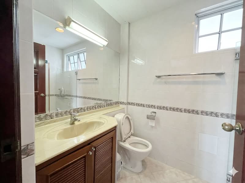 Lucky Estate Semi-D, , 5 Bedrooms, 4,000 sqft, Semi-Detached House For Rent, by Gerald Ser, 500095663 - Bedroom 2 Ensuite - PropertyGuru.com.sg