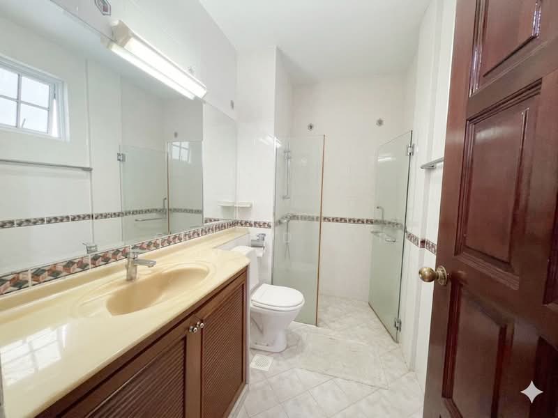 Lucky Estate Semi-D, , 5 Bedrooms, 4,000 sqft, Semi-Detached House For Rent, by Gerald Ser, 500095663 - Bedroom 3 Ensuite - PropertyGuru.com.sg