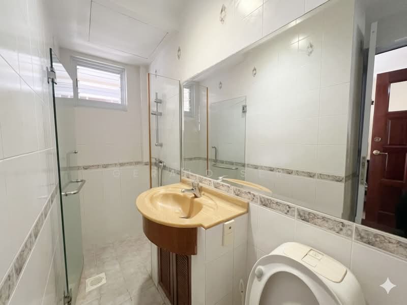 Lucky Estate Semi-D, , 5 Bedrooms, 4,000 sqft, Semi-Detached House For Rent, by Gerald Ser, 500095663 - Bathroom 5 - PropertyGuru.com.sg