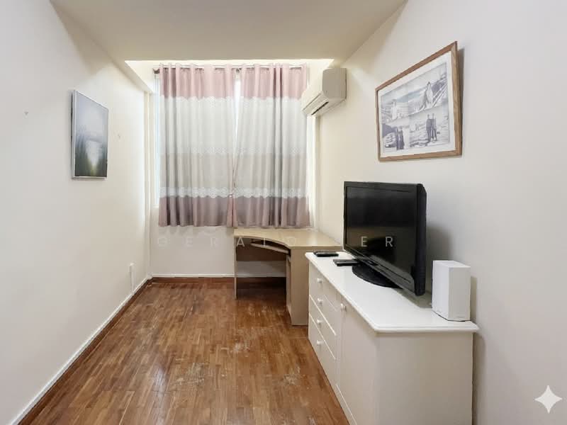 Lucky Estate Semi-D, , 5 Bedrooms, 4,000 sqft, Semi-Detached House For Rent, by Gerald Ser, 500095663 - Study - PropertyGuru.com.sg