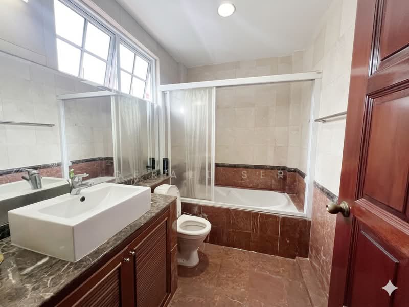 Lucky Estate Freehold Semi-D Semi-Detached House For Sale at S$ 7,200,000 | PropertyGuru Singapore - Master Bedroom Bath