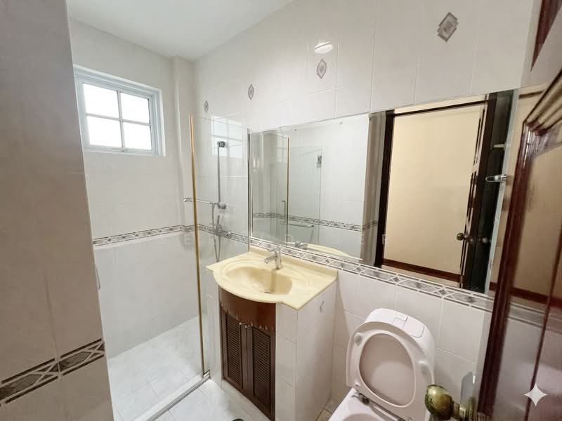 Lucky Estate Freehold Semi-D Semi-Detached House For Sale at S$ 7,200,000 | PropertyGuru Singapore - Bedroom 4 Bath