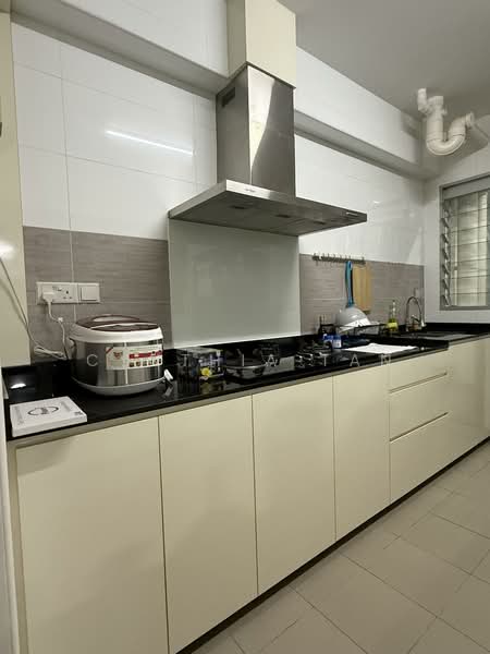 513D Yishun Street 51 HDB Flat For Sale at S$ 730,000 | PropertyGuru Singapore - Kitchen