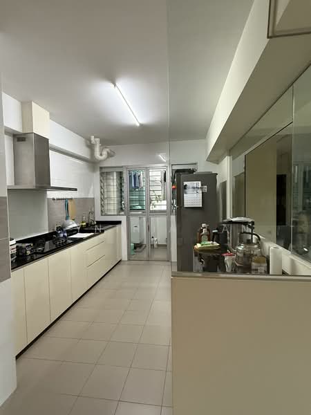 513D Yishun Street 51 HDB Flat For Sale at S$ 730,000 | PropertyGuru Singapore - Kitchen