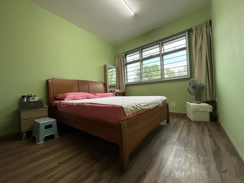 513D Yishun Street 51 HDB Flat For Sale at S$ 730,000 | PropertyGuru Singapore - Master Bedroom