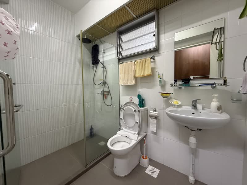 513D Yishun Street 51 HDB Flat For Sale at S$ 730,000 | PropertyGuru Singapore - Bathroom