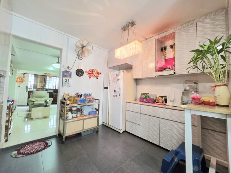 824 Jurong West Street 81 HDB Flat For Sale at S$ 638,000 | PropertyGuru Singapore - Kitchen