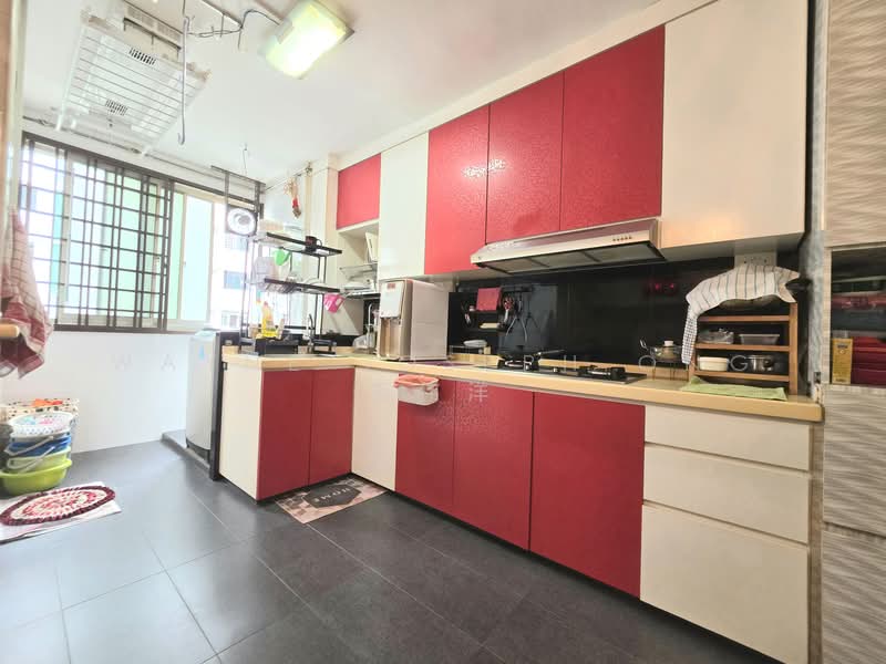 824 Jurong West Street 81 HDB Flat For Sale at S$ 638,000 | PropertyGuru Singapore - Kitchen