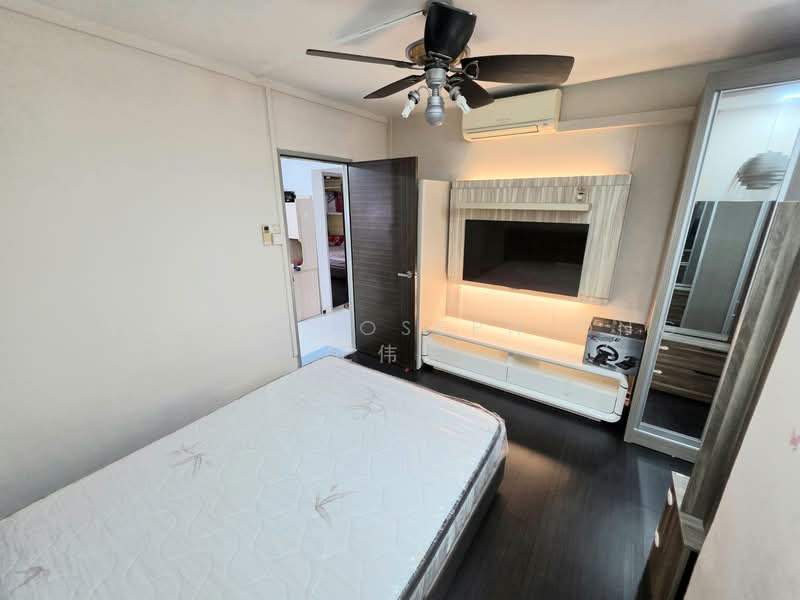 824 Jurong West Street 81 HDB Flat For Sale at S$ 638,000 | PropertyGuru Singapore - Bedroom