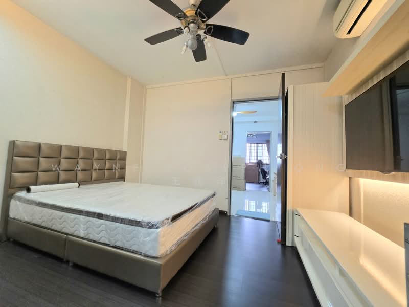 824 Jurong West Street 81 HDB Flat For Sale at S$ 638,000 | PropertyGuru Singapore - Bedroom