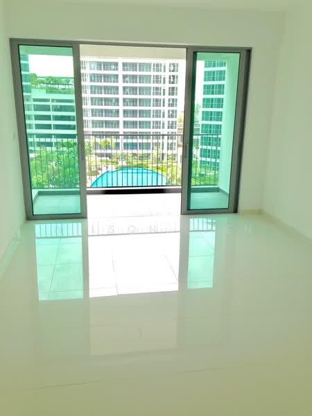Eight Courtyards Condominium For Sale at S$ 1,200,000 | PropertyGuru Singapore - Balcony
