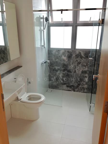Eight Courtyards Condominium For Sale at S$ 1,200,000 | PropertyGuru Singapore - Bathroom