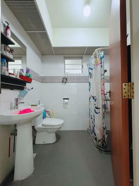338A Anchorvale Crescent, 338A Anchorvale Crescent, 3 Bedrooms, 1,001 sqft, HDB Flat For Sale, by Tan Mei Ting, 500095695 - Bathroom - PropertyGuru.com.sg