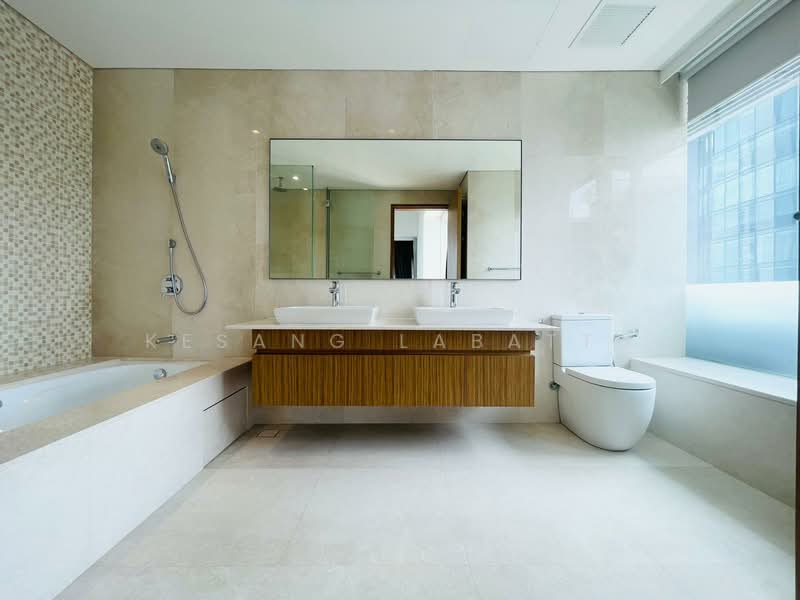 Skyline @ Orchard Boulevard, 23 Angullia Park, 4 Bedrooms, 3,100 sqft, Condominium For Rent, by Kesang Labattu, 500095712 - Bathroom - PropertyGuru.com.sg