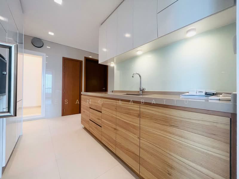 Skyline @ Orchard Boulevard, 23 Angullia Park, 4 Bedrooms, 3,100 sqft, Condominium For Rent, by Kesang Labattu, 500095712 - Kitchen - PropertyGuru.com.sg