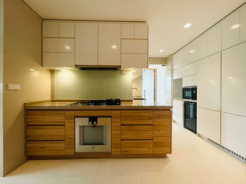 Skyline @ Orchard Boulevard, 23 Angullia Park, 4 Bedrooms, 3,100 sqft, Condominium For Rent, by Kesang Labattu, 500095712 - Kitchen - PropertyGuru.com.sg
