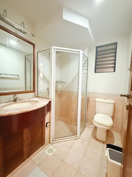 Westcove Condo, 10 West Coast Crescent, 3 Bedrooms, 1,098 sqft, Condominium For Rent, by Julian Li, 500095713 - Bathroom - PropertyGuru.com.sg