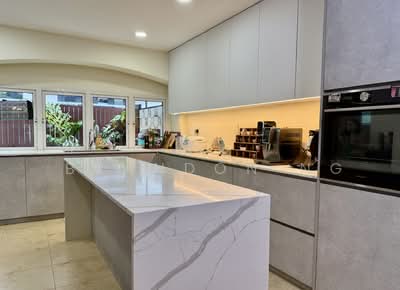 For Sale - ⭐️⭐️LANDED7772 @ SPACIOUS SEMI-D NEAR PARK