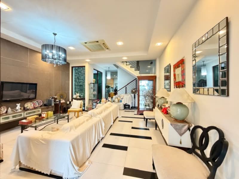 Cheap! 3sty FH Terrace, Open Concept, Air Well, Amenities, Convenience, Mrt Terraced House For Sale at S$ 4,880,000 | PropertyGuru Singapore - Living Room