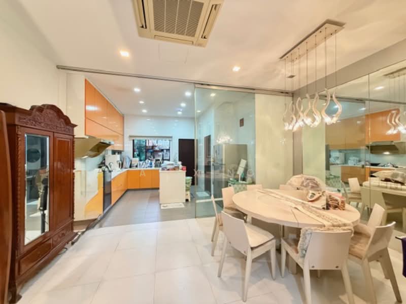 Cheap! 3sty FH Terrace, Open Concept, Air Well, Amenities, Convenience, Mrt Terraced House For Sale at S$ 4,880,000 | PropertyGuru Singapore - Kitchen