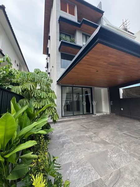 Fernhill close Semi-Detached House For Sale at S$ 10,900,000 | PropertyGuru Singapore - Exterior
