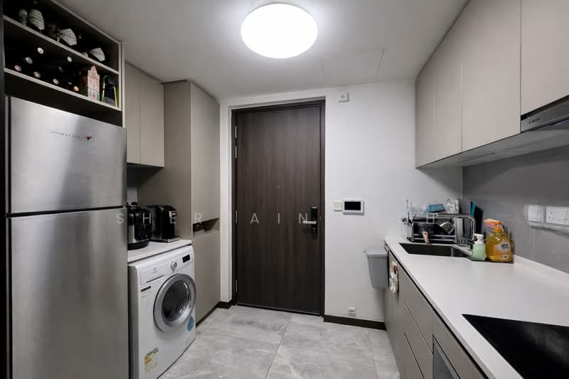 Lake Grande Condominium For Sale at S$ 1,250,000 | PropertyGuru Singapore - Kitchen