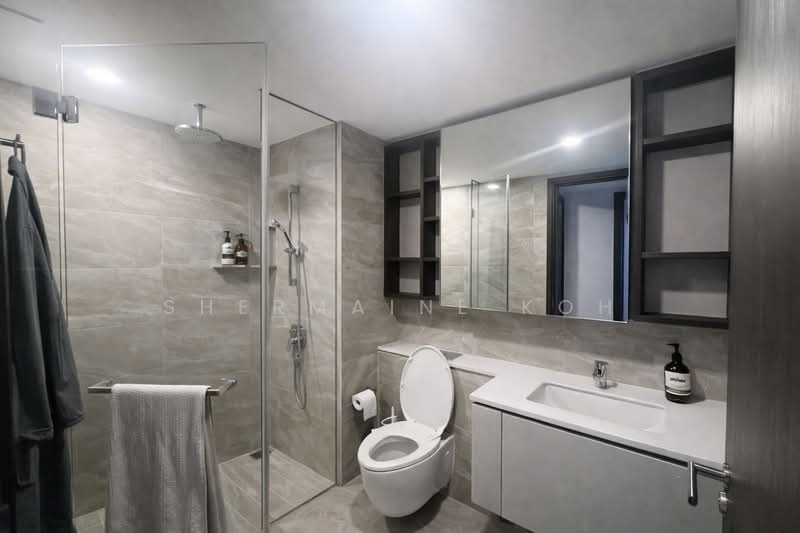 Lake Grande Condominium For Sale at S$ 1,250,000 | PropertyGuru Singapore - Bathroom