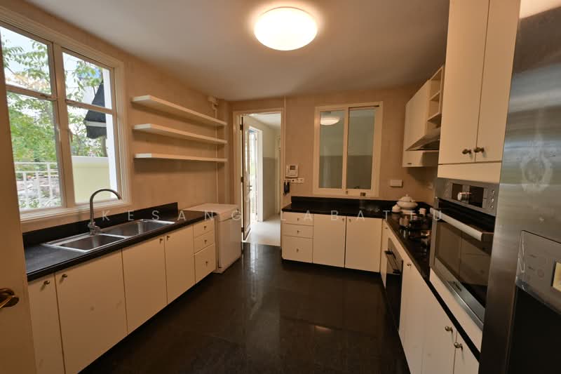 Holland Grove, , 4 Bedrooms, 6,544 sqft, Detached House For Rent, by Kesang Labattu, 500095738 - Kitchen - PropertyGuru.com.sg