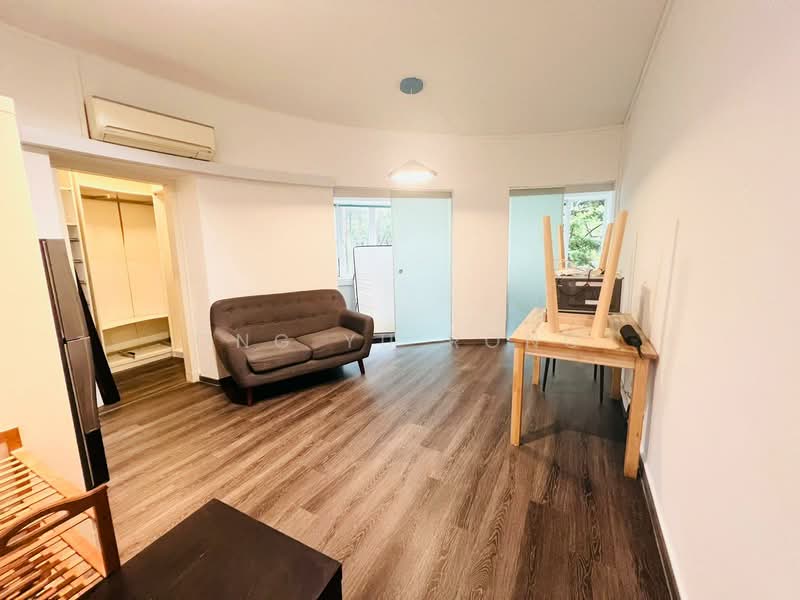 78 Moh Guan Terrace Walk-up Apartment For Sale at S$ 950,000 | PropertyGuru Singapore - Living Room
