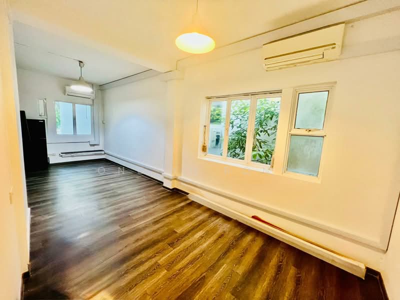 78 Moh Guan Terrace Walk-up Apartment For Sale at S$ 950,000 | PropertyGuru Singapore - Interior